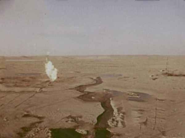 из-за жара, было нельзя приблизиться к месту газовой горящей скважины
