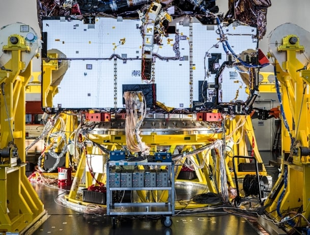 найпотужніший телескоп збирає ІЧ промені в космосі Джеймс Вебб