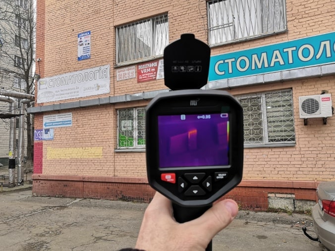 тепловизор HT-H8 для энергоаудита на улице проверяем здание